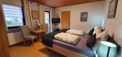 Ein Bett oder Betten in einem Zimmer der Unterkunft Hotel / Pension Wolf