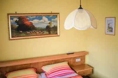 Ein Bett oder Betten in einem Zimmer der Unterkunft Gasthof Kornbachtal
