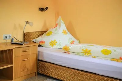 Ein Bett oder Betten in einem Zimmer der Unterkunft Gasthof Kornbachtal