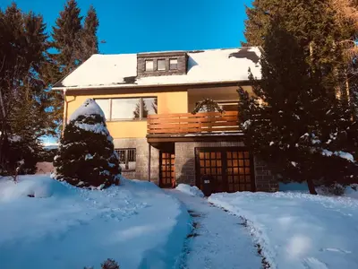 Das Gebäude in dem sich die Ferienwohnung befindet