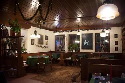 Ein Restaurant oder anderes Speiselokal in der Unterkunft Pottensteiner Stuben Pension Gasthof