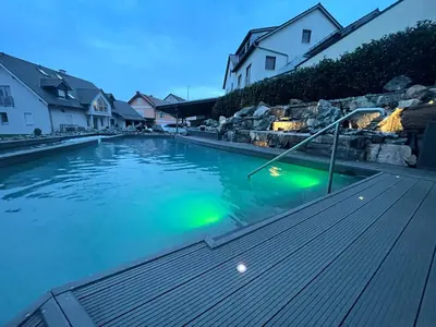 Der Swimmingpool an oder in der Nähe von Gasthof - Pension - Drei Linden