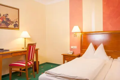 Ein Bett oder Betten in einem Zimmer der Unterkunft Hotel Wilder Mann