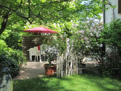 Ein Garten an der Unterkunft Ferienwohnungen Blätterrausch