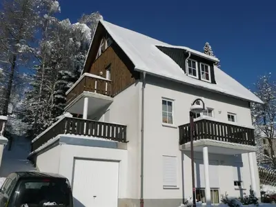 Das Gebäude in dem sich die Ferienwohnung befindet