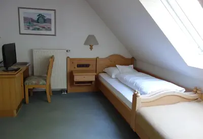 Ein Bett oder Betten in einem Zimmer der Unterkunft Hotel Bayerischer Hof