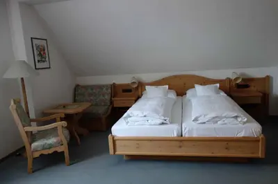 Ein Bett oder Betten in einem Zimmer der Unterkunft Hotel Bayerischer Hof