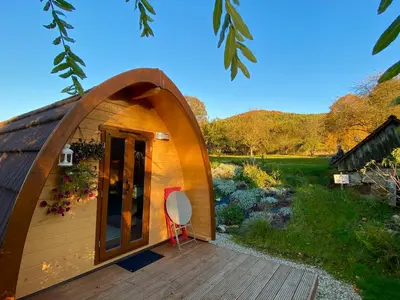 Ein allgemeiner Bergblick oder ein Berglick von der Lodge aus