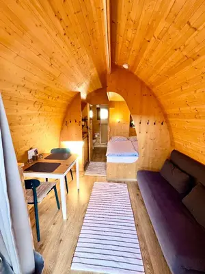 Ein Bett oder Betten in einem Zimmer der Unterkunft Hüttendorf Fränkische Schweiz