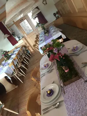 Ein Restaurant oder anderes Speiselokal in der Unterkunft Hohe Tanne