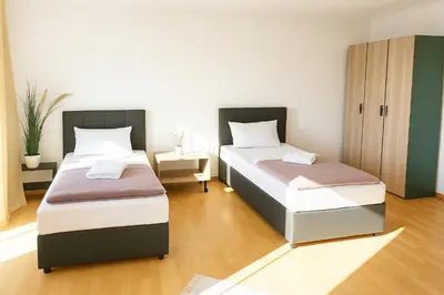 Ein Bett oder Betten in einem Zimmer der Unterkunft SUNNYHOME Monteurwohnungen und Apartments in Schwandorf
