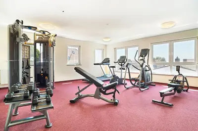 Das Fitnesscenter und/oder die Fitnesseinrichtungen in der Unterkunft Zur Post Wellness und Sporthotel