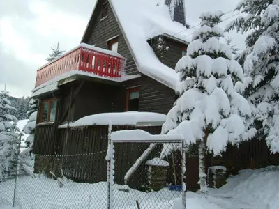 Waldhaus, Ski- und Wanderhütte im Winter