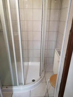 Ein Badezimmer in der Unterkunft Waldhaus, Ski- und Wanderhütte