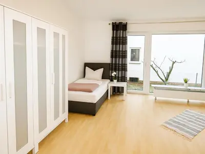 Ein Bett oder Betten in einem Zimmer der Unterkunft SUNNYHOME Monteurwohnungen und Apartments in Schwandorf