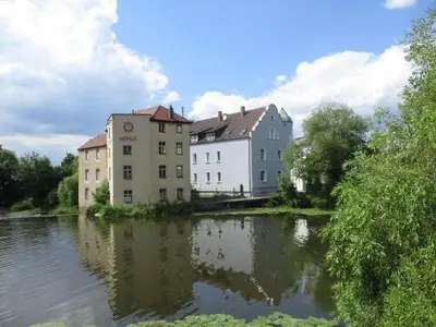 Blick auf einen Fluss in der Nähe des Privatzimmers