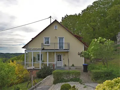 Das Gebäude in dem sich die Ferienwohnung befindet