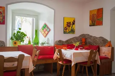 Ein Sitzbereich in der Unterkunft Hotel Frankenschleif
