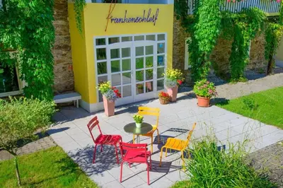 Ein Garten an der Unterkunft Hotel Frankenschleif