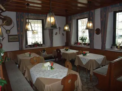 Ein Restaurant oder anderes Speiselokal in der Unterkunft Gasthof Alte Post