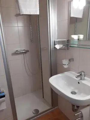 Ein Badezimmer in der Unterkunft Hotel Promenade