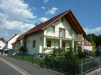 Das Gebäude in dem sich die Ferienwohnung befindet