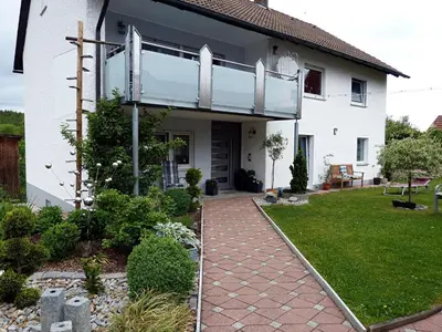 Ein Garten an der Unterkunft Ferienwohnung Kürmreuth