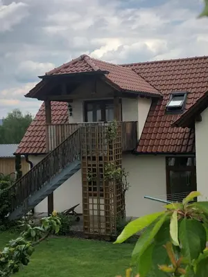 Das Gebäude in dem sich die Ferienwohnung befindet