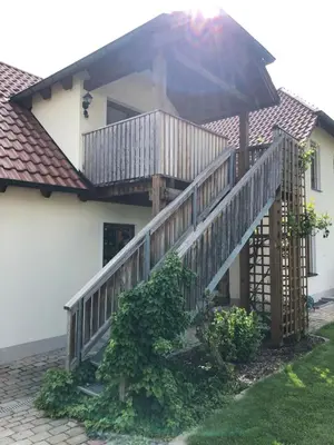Das Gebäude in dem sich die Ferienwohnung befindet