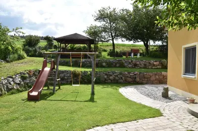 Ein Garten an der Unterkunft Villa Rosa