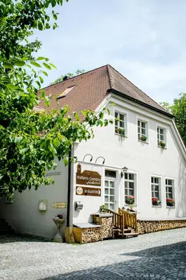 Das Gebäude in dem sich das Gasthaus befindet