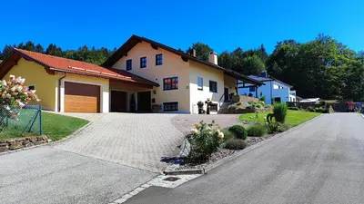 Das Gebäude in dem sich die Ferienwohnung befindet