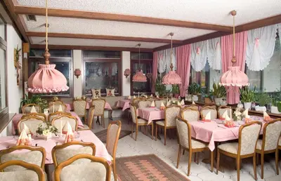 Ein Restaurant oder anderes Speiselokal in der Unterkunft Hotel am See