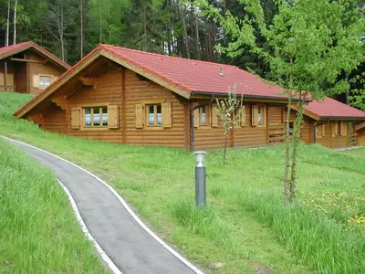 Das Gebäude in dem sich das Ferienhaus befindet