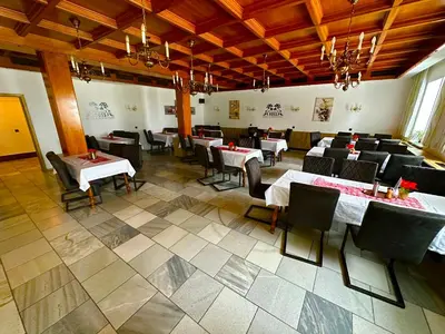 Ein Restaurant oder anderes Speiselokal in der Unterkunft Schwarzes Ross Hotel & Restaurant Oberwiesenthal