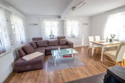Ein Sitzbereich in der Unterkunft Ferienhaus Sandy