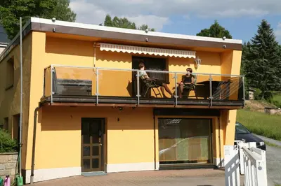 Ein Balkon oder eine Terrasse in der Unterkunft Ferienhaus Röbiger