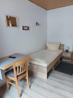 Ein Bett oder Betten in einem Zimmer der Unterkunft Gasthof Pension Weißes Rössl