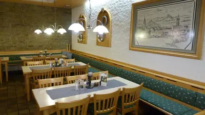 Ein Restaurant oder anderes Speiselokal in der Unterkunft Gasthof Pension Weißes Rössl