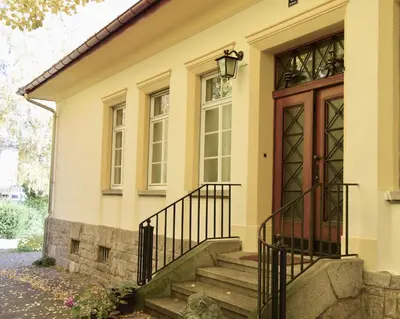 Eine Fassade oder ein Eingang zu Villa Bergmann