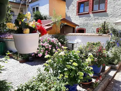 Ein Garten an der Unterkunft Ferienhäuschen Rosi Brehm