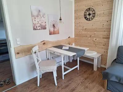 Ein Sitzbereich in der Unterkunft Ferienhaus Forstblick