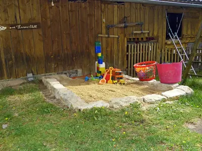 Ein Kinderspielbereich in der Unterkunft Landurlaub Wittmann