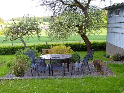 Ein Garten an der Unterkunft Landurlaub Wittmann