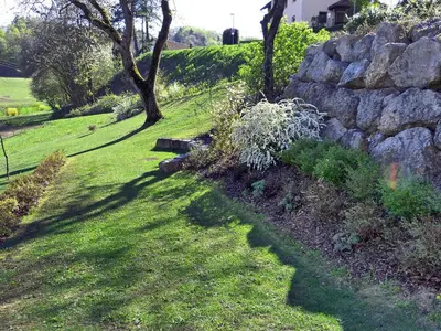 Ein Garten an der Unterkunft Landurlaub Wittmann