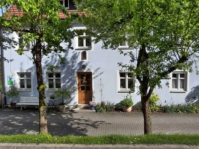 Das Gebäude in dem sich die Ferienwohnung befindet
