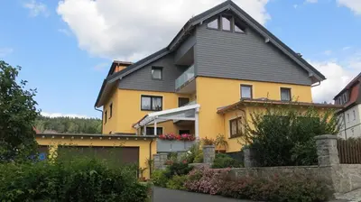 Das Gebäude in dem sich die Pension befindet