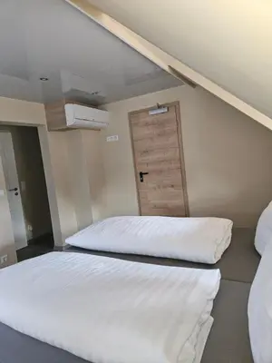 Ein Bett oder Betten in einem Zimmer der Unterkunft Klein Haus 12A