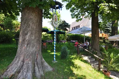Ein Garten an der Unterkunft Landhotel Weisses Röß`l
