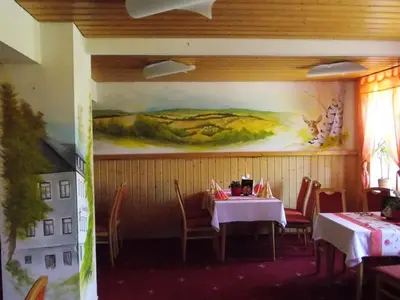 Ein Restaurant oder anderes Speiselokal in der Unterkunft Landhotel Weisses Röß`l